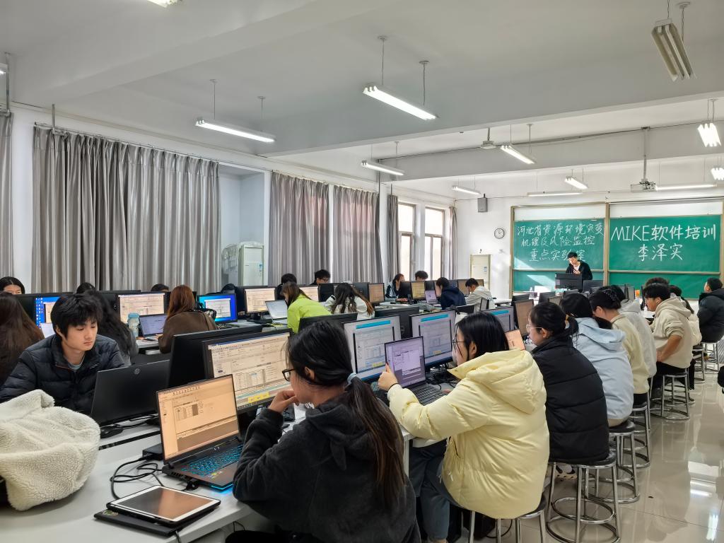 丹華水利專家李澤實來校授課，MIKE軟件培訓助力水利環境技術創新